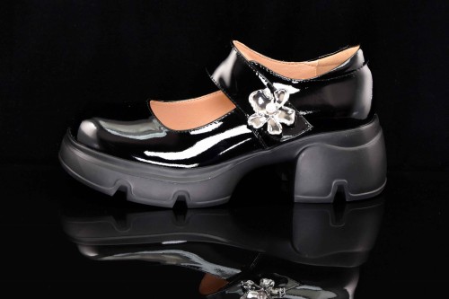 Damskie-Komfortowe-Polbuty-Z-Lakierowanej-Skory-Z-Paskiem-Na-Rzep-Z-Kwiatem-LORETTA-VITALE-W2439201A-Czarny-