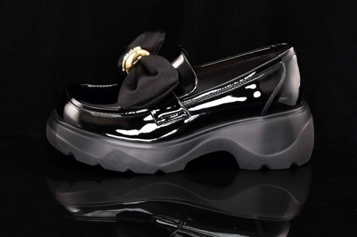 Damskie-Mokasyny-Z-Lakierowanej-skory-Z-Duza-Kokarda-Na -Obcasie-LORETTA-VITALE-W2439204A-Czarny-