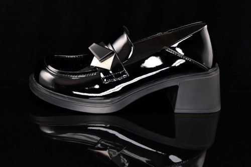 Damskie-Mokasyny-Z-Lakierowanej-Skóry-Na-Obcasie-LORETTA-VITALE-W2439203A-Czarny-