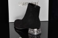 Damskie-Zamszowe-Botki-Sztyblety-z-Ozdobionym-Kamieniami-Obcasem-LORETTA-VITALE-C2439606-Czarny_ 4