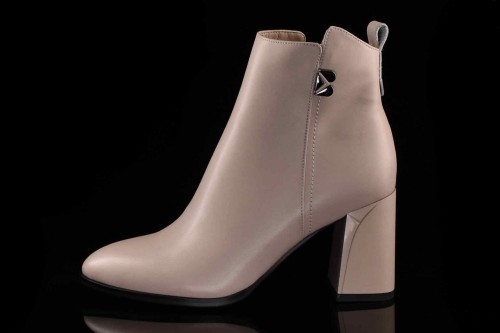 Damskie-Eleganckie-Botki-Skora-Naturalna-Licowa-Wysoki-Obcas-Slupek-FILIPPO-DBT6578/24-Bez-