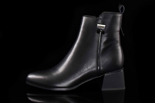 Damskie-Botki-Eleganckie-SKora-Na-Oblednym-Obcasie-FILIPPO-DBT6594/24-Czarny-