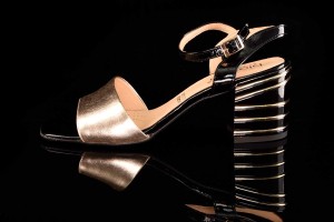 Skórzane Sandałki Damskie z Odkrytą Piętą i Palcami - Styl i komfort w perfekcyjnym duecie BIOECO BY ARKA  4140 Złoty/Czarny 