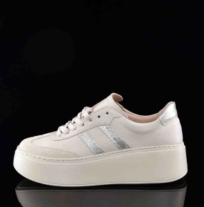 Najmodniejsze Damskie Sneakersy Polskie Skórzane KARO W-20992-2145 Beż/Złoty