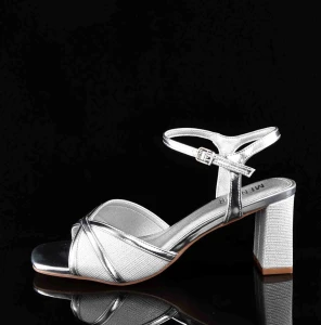 Srebrne Sandałki Damskie Elegancja w Parze z Wygodą MENBUR AM77409 Silver/Srebrny